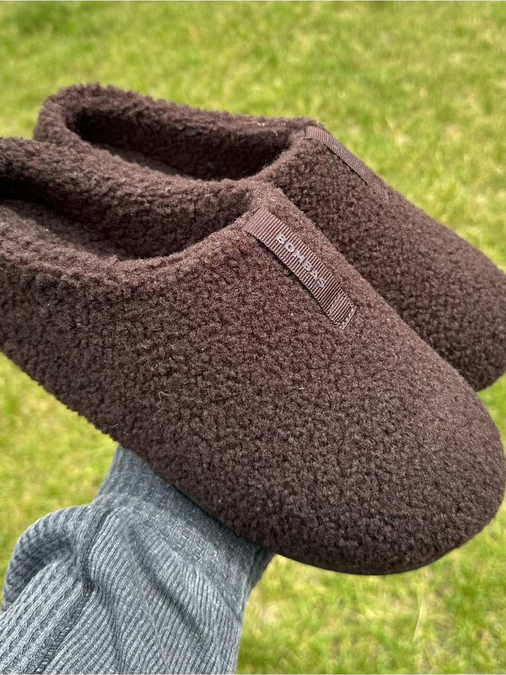 Womens Bombas slippers size 10